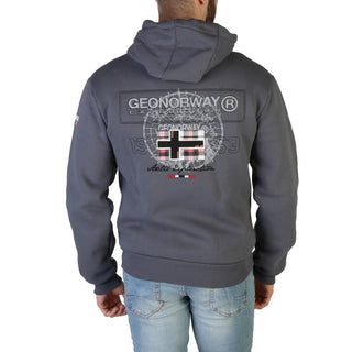 Geographical Norway - Glacier100_man