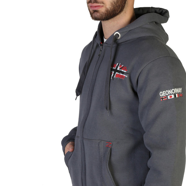 Geographical Norway - Glacier100_man